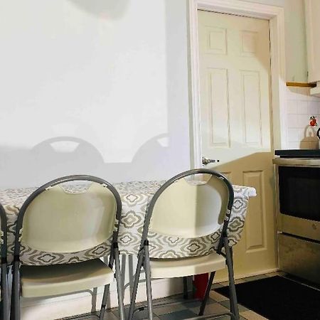 Lovely II Space Share A Room East York Canada Торонто Экстерьер фото