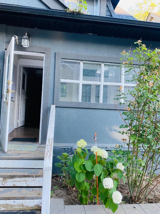 Lovely II Space Share A Room East York Canada Торонто Экстерьер фото