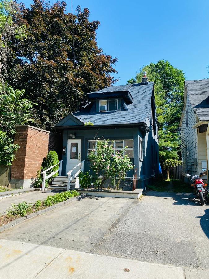 Lovely II Space Share A Room East York Canada Торонто Экстерьер фото