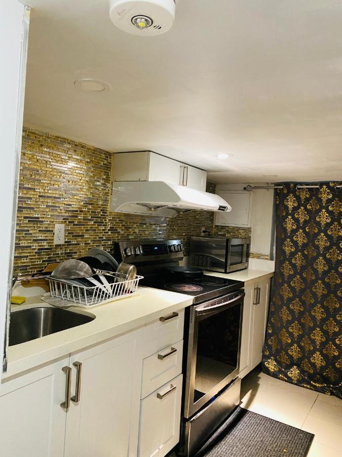 Lovely II Space Share A Room East York Canada Торонто Экстерьер фото