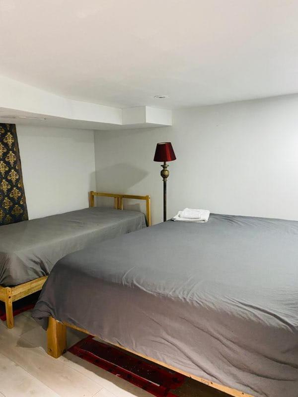 Lovely II Space Share A Room East York Canada Торонто Экстерьер фото