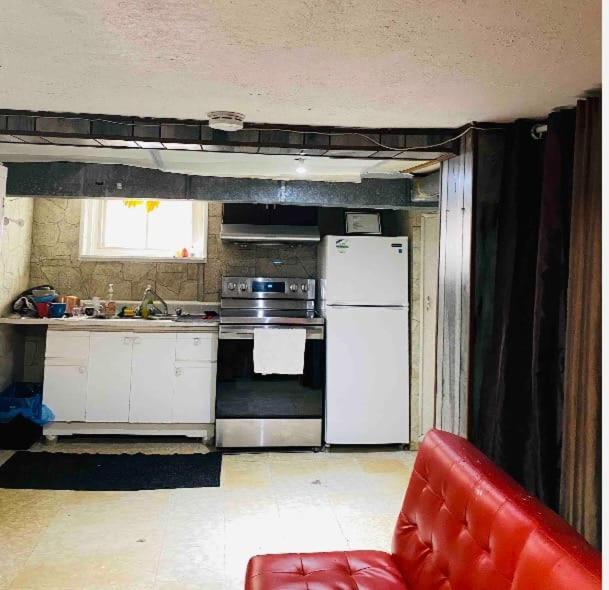 Lovely II Space Share A Room East York Canada Торонто Экстерьер фото