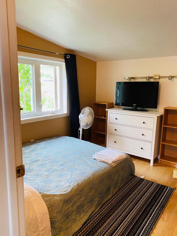 Lovely II Space Share A Room East York Canada Торонто Экстерьер фото